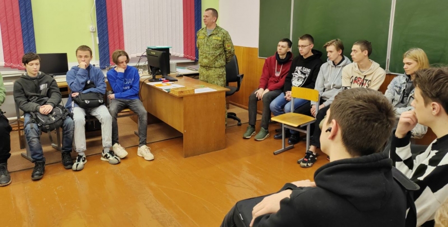 Встреча учащихся с представителями Пинского пограничного отряда