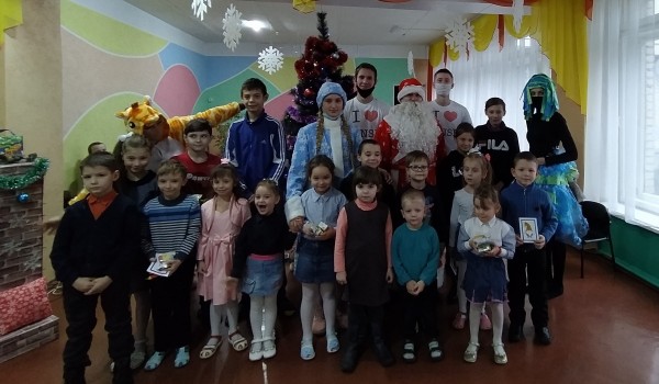 Новогодние подарки – детям